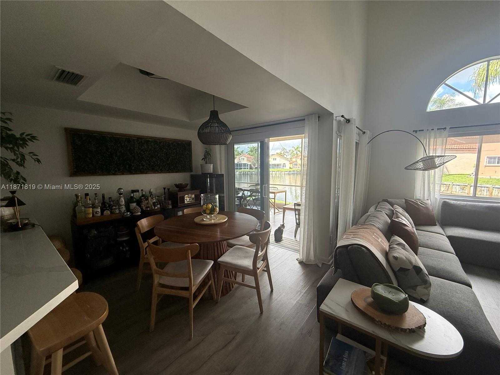 Small Image of 1054 SOUTH EAST 6TH CT, Dania Beach Number 5