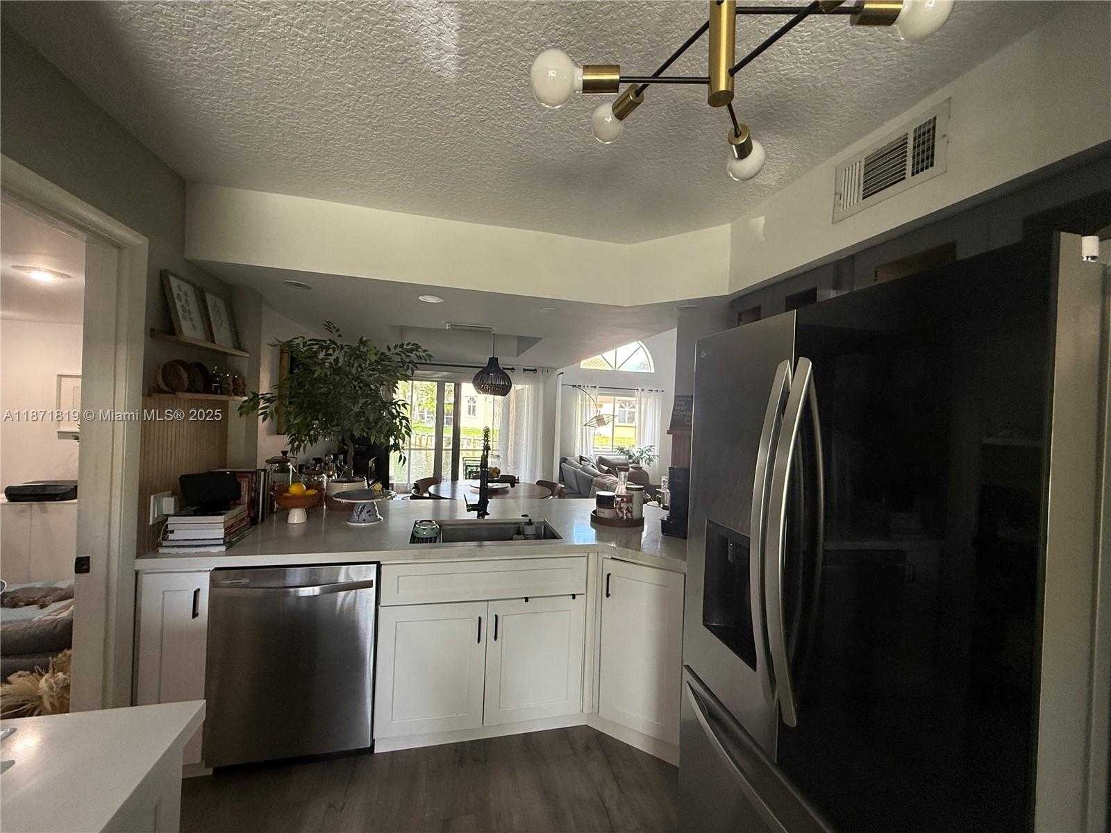 Small Image of 1054 SOUTH EAST 6TH CT, Dania Beach Number 7