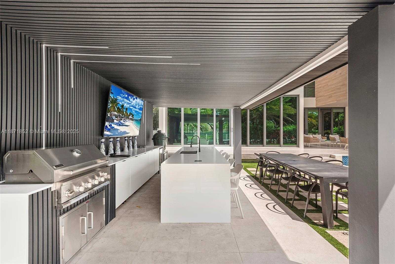 Small Image of 521 HOLIDAY DR, Hallandale Beach Number 13