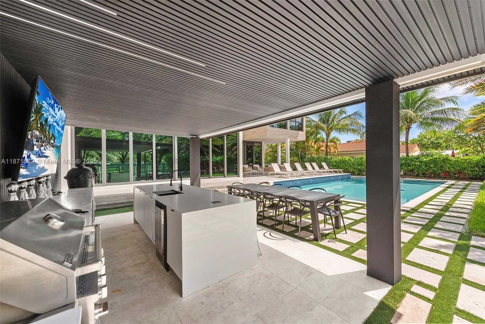 Small Image of 521 HOLIDAY DR, Hallandale Beach Number 14