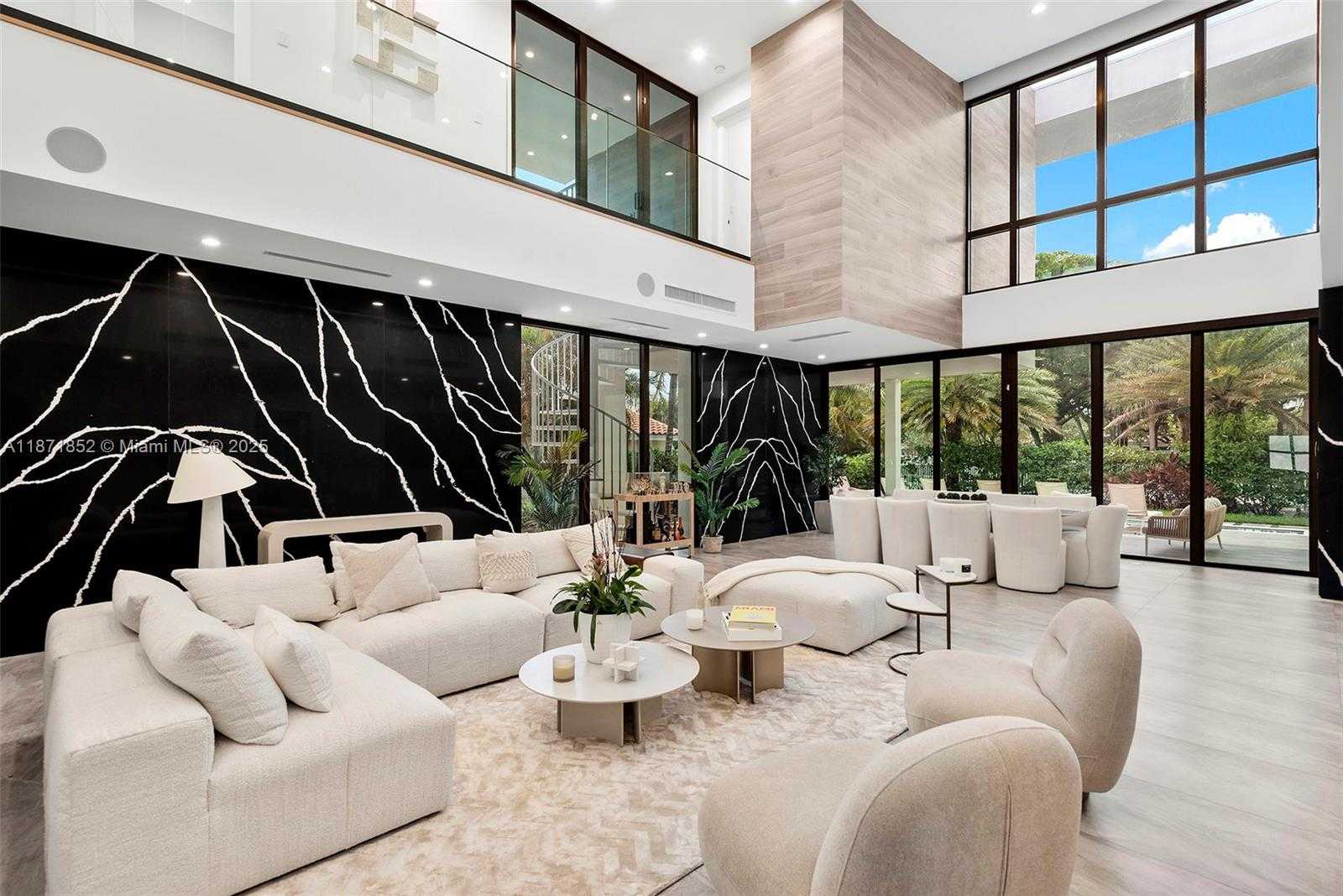 Small Image of 521 HOLIDAY DR, Hallandale Beach Number 16