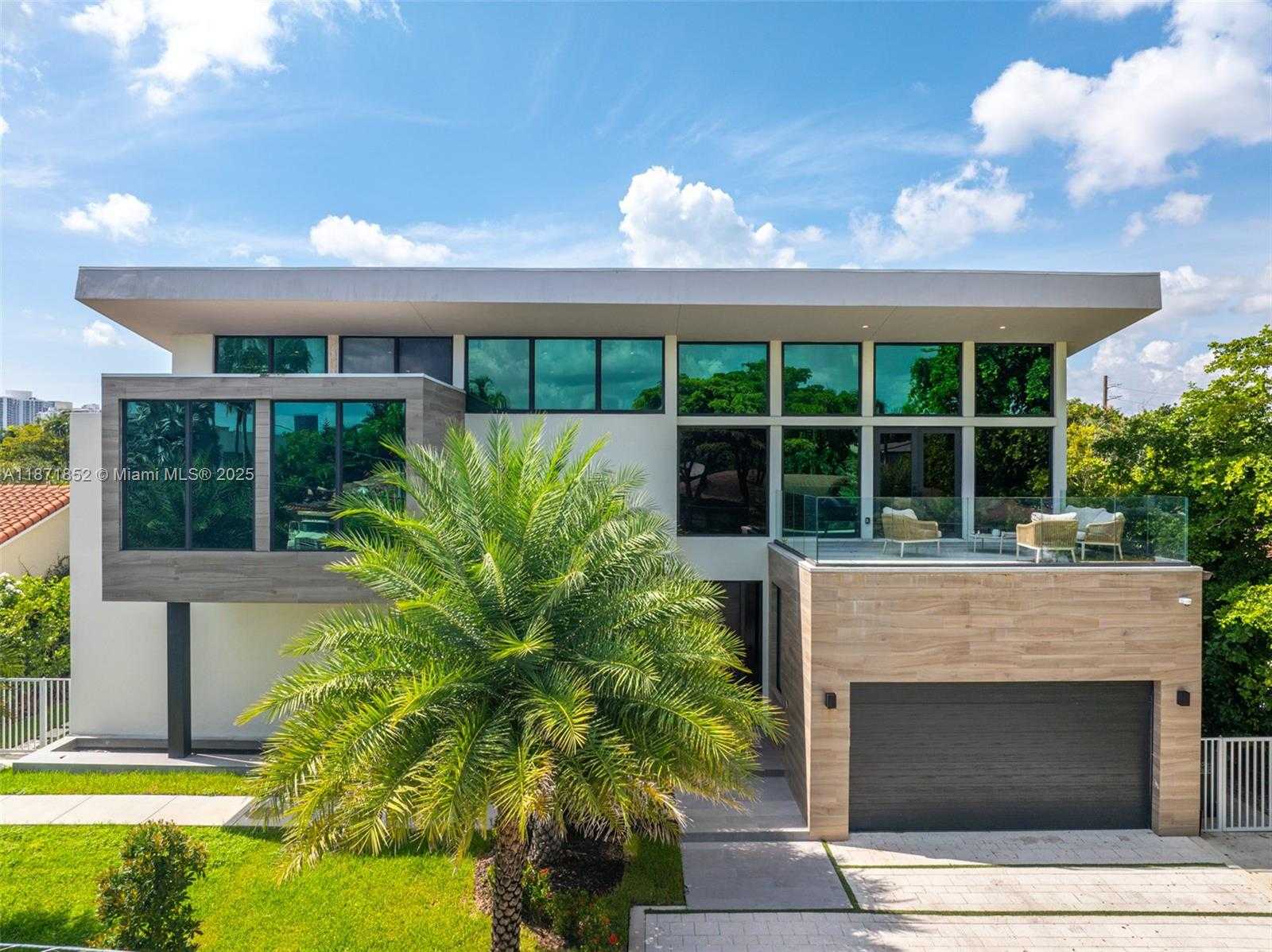 Small Image of 521 HOLIDAY DR, Hallandale Beach Number 2