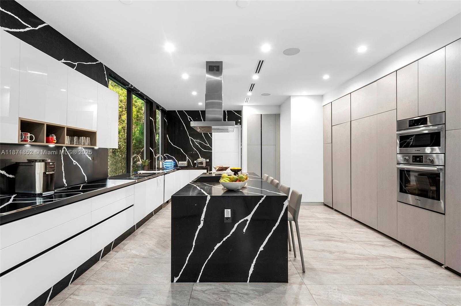Small Image of 521 HOLIDAY DR, Hallandale Beach Number 23