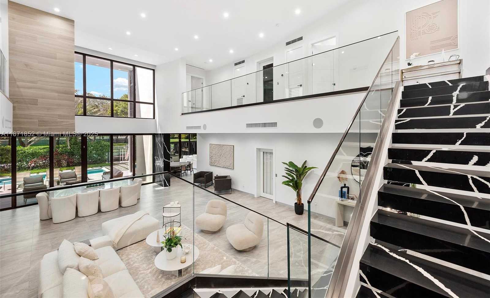 Small Image of 521 HOLIDAY DR, Hallandale Beach Number 25