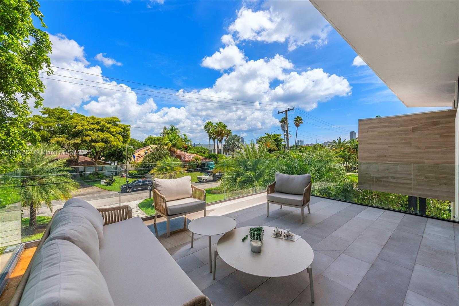 Small Image of 521 HOLIDAY DR, Hallandale Beach Number 37