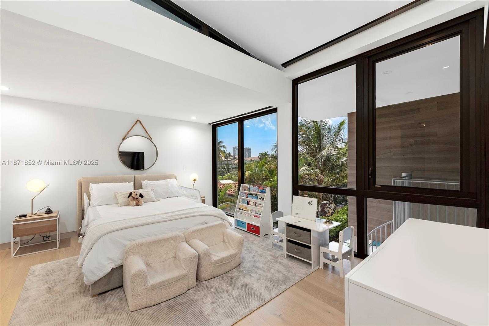 Small Image of 521 HOLIDAY DR, Hallandale Beach Number 38