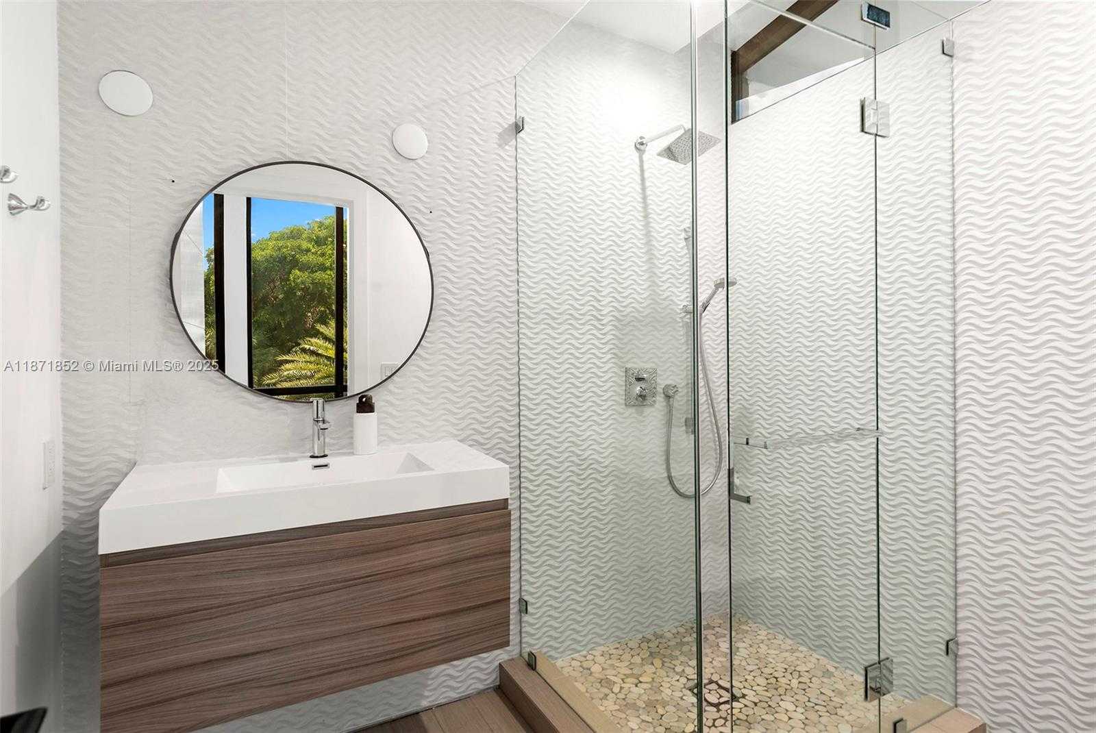 Small Image of 521 HOLIDAY DR, Hallandale Beach Number 39