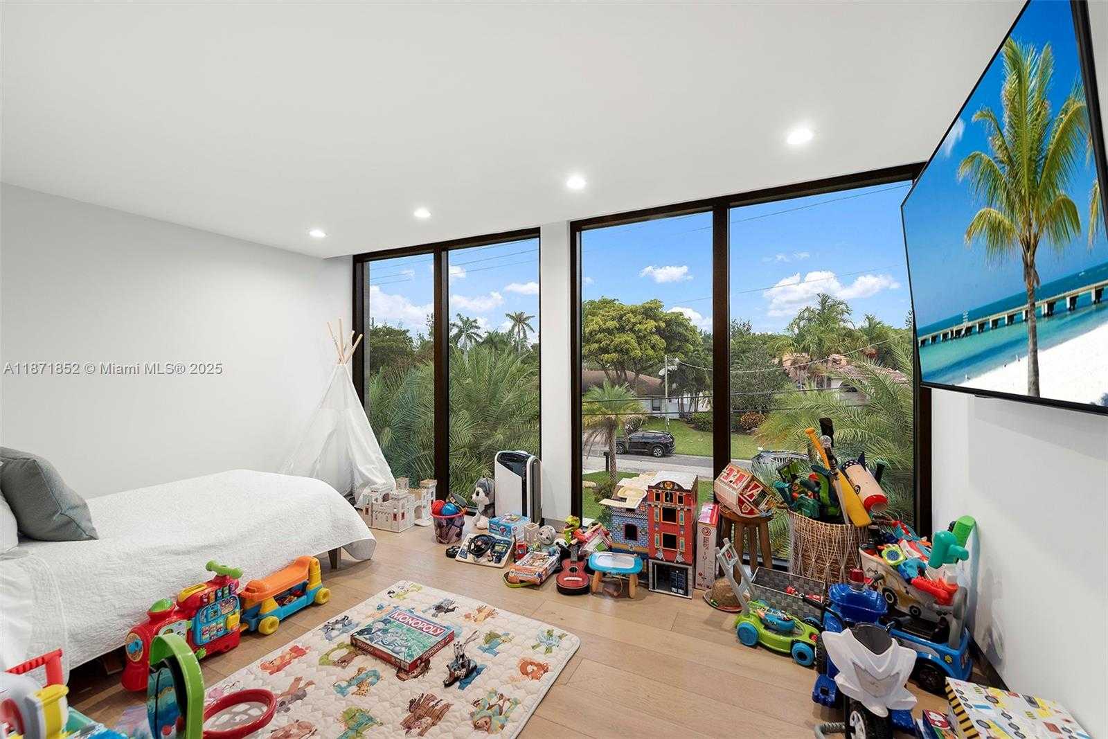 Small Image of 521 HOLIDAY DR, Hallandale Beach Number 41