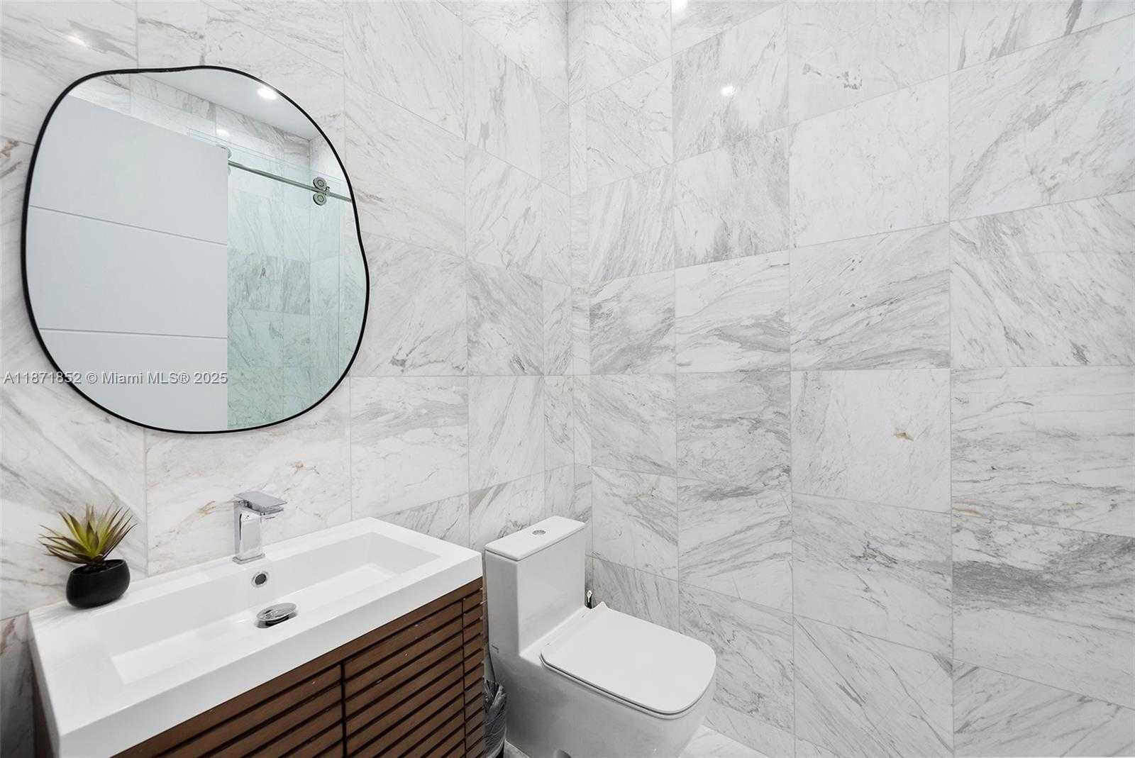 Small Image of 521 HOLIDAY DR, Hallandale Beach Number 42