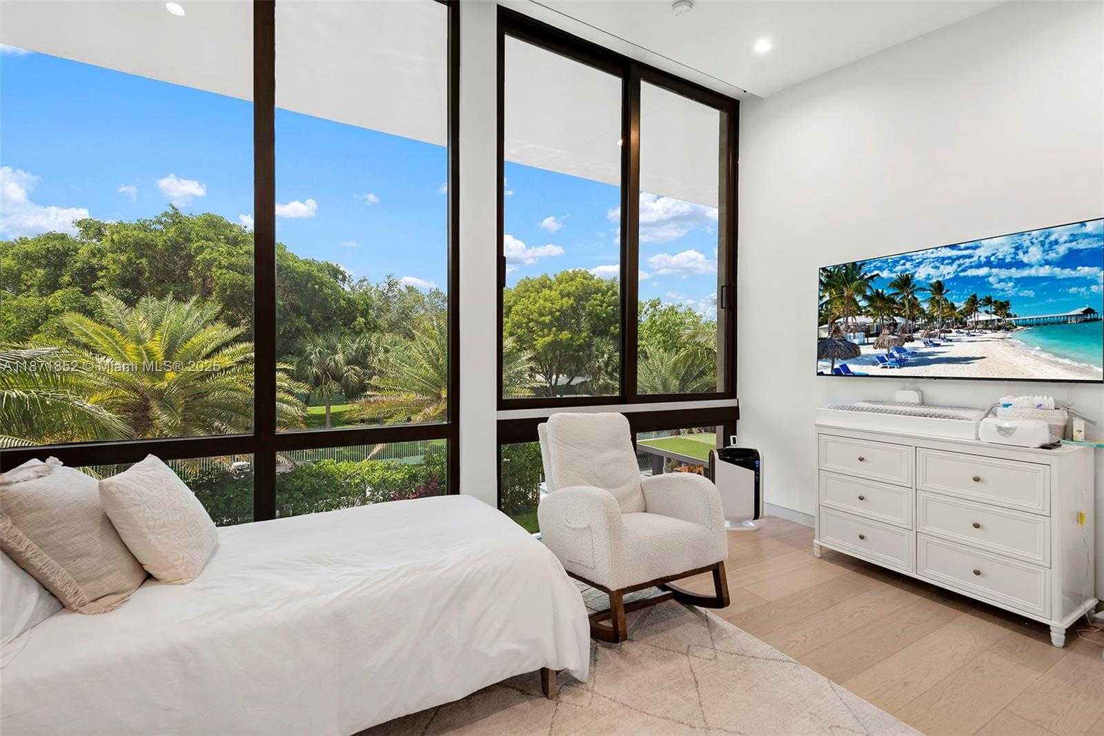 Small Image of 521 HOLIDAY DR, Hallandale Beach Number 43