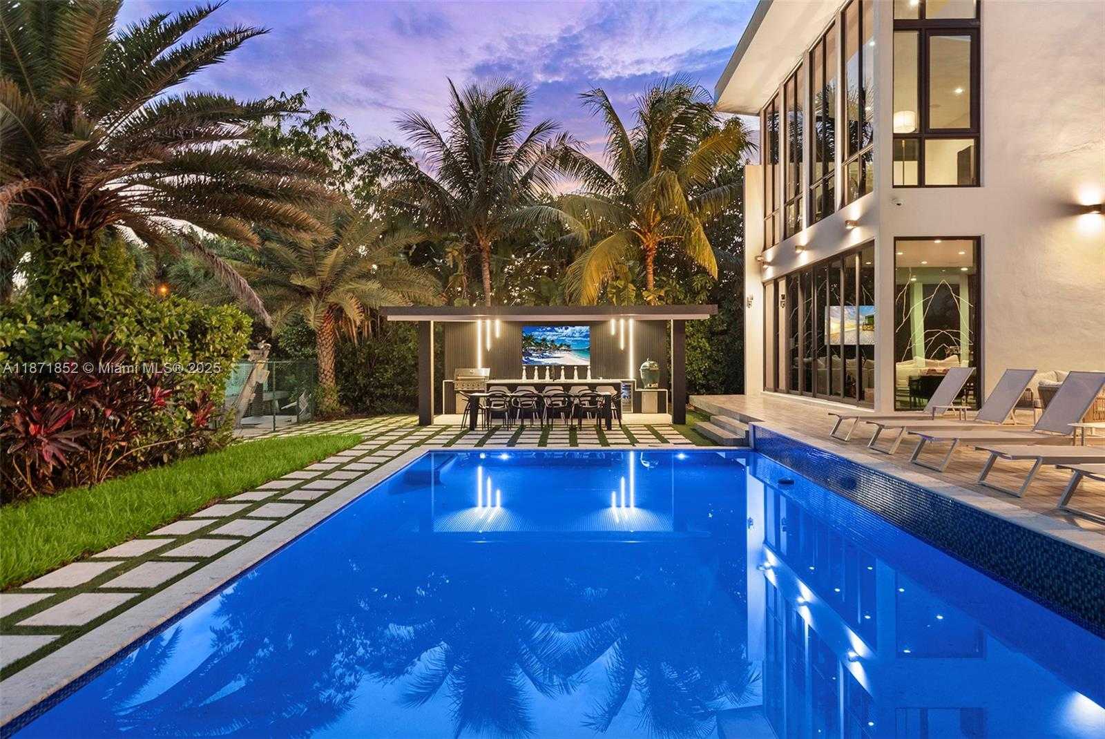 Small Image of 521 HOLIDAY DR, Hallandale Beach Number 45