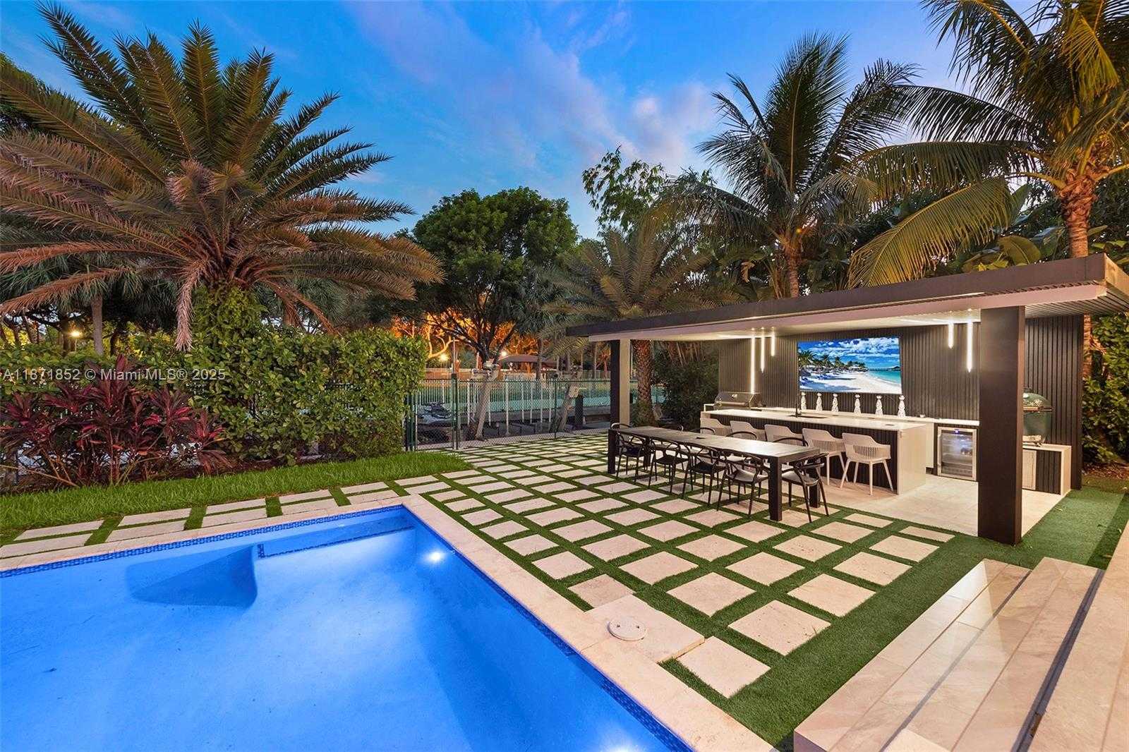 Small Image of 521 HOLIDAY DR, Hallandale Beach Number 47