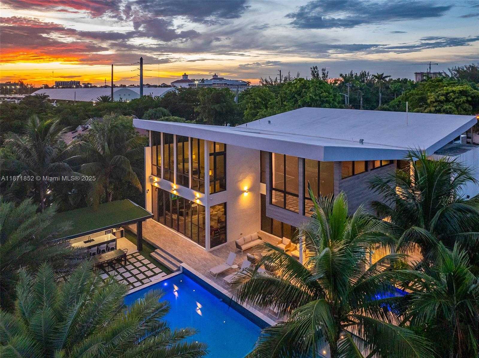 Small Image of 521 HOLIDAY DR, Hallandale Beach Number 49