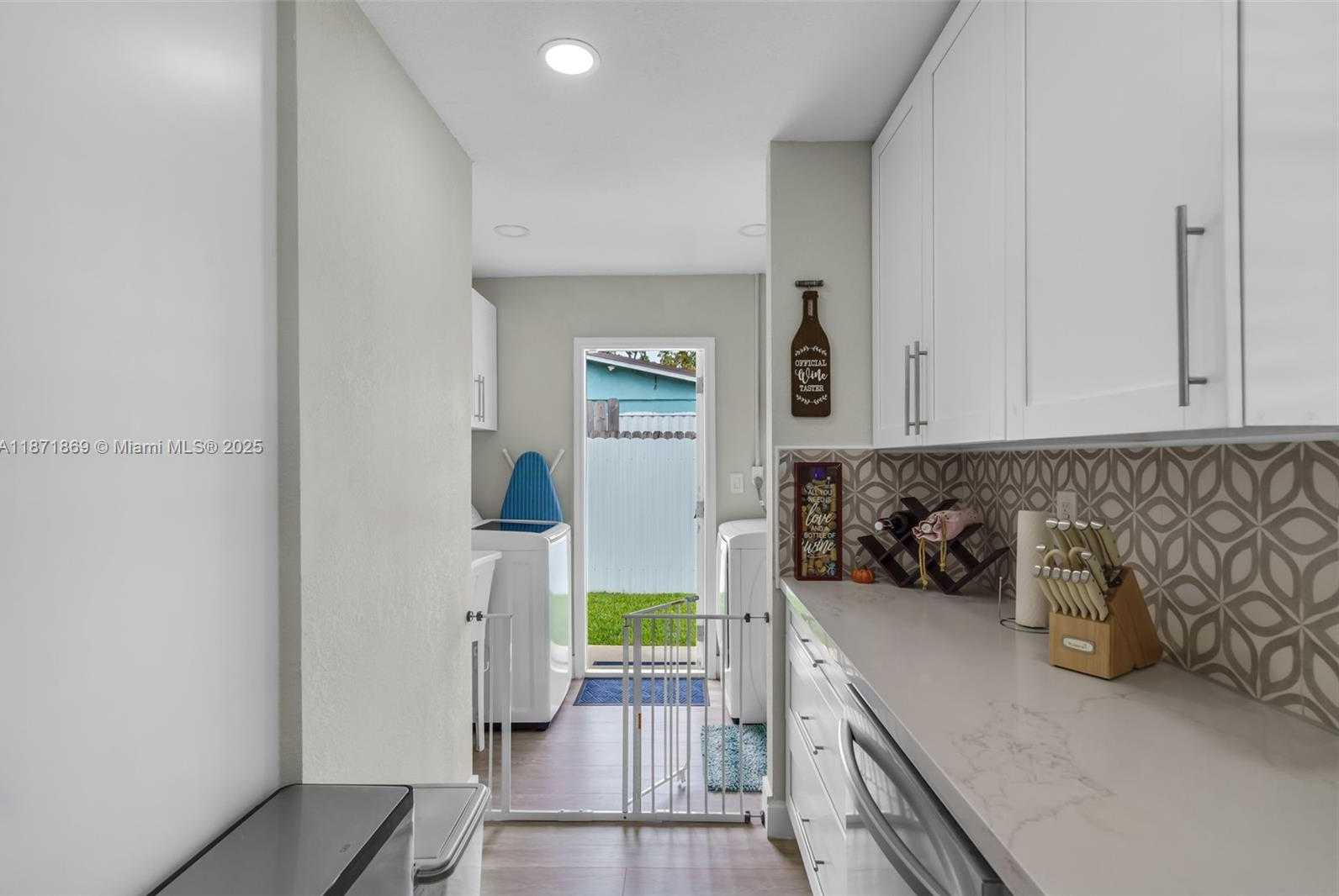 Small Image of 2751 SOUTH WEST 4TH ST, Fort Lauderdale Number 10