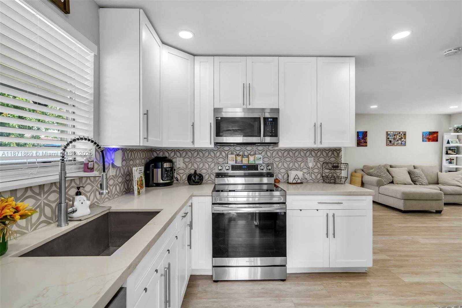 Small Image of 2751 SOUTH WEST 4TH ST, Fort Lauderdale Number 11