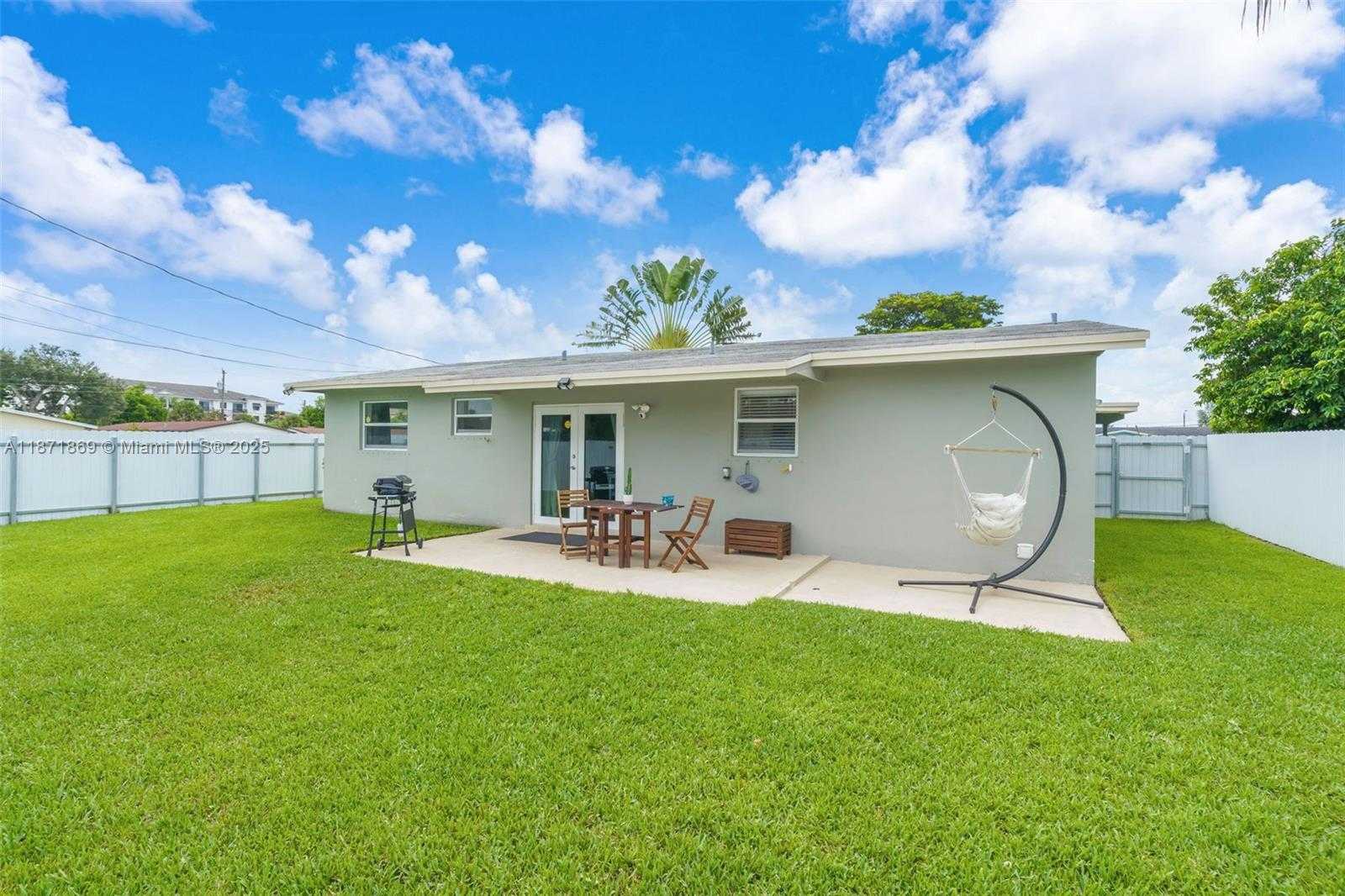 Small Image of 2751 SOUTH WEST 4TH ST, Fort Lauderdale Number 24