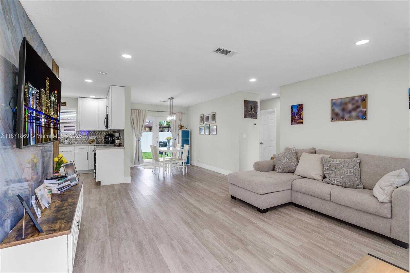 Small Image of 2751 SOUTH WEST 4TH ST, Fort Lauderdale Number 4