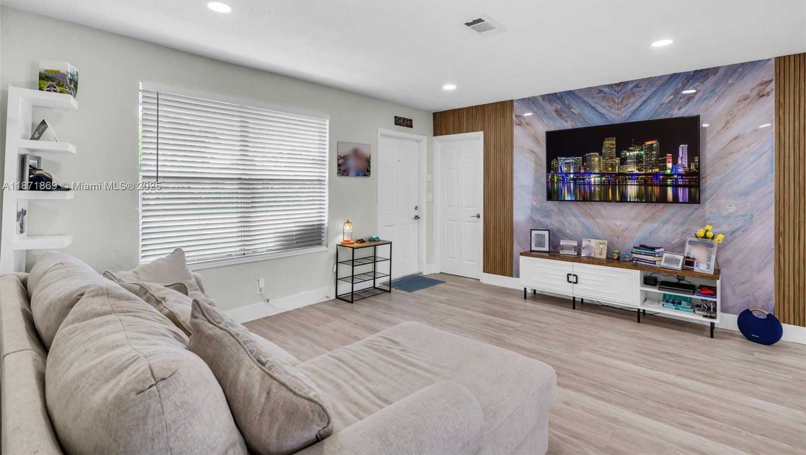 Small Image of 2751 SOUTH WEST 4TH ST, Fort Lauderdale Number 5
