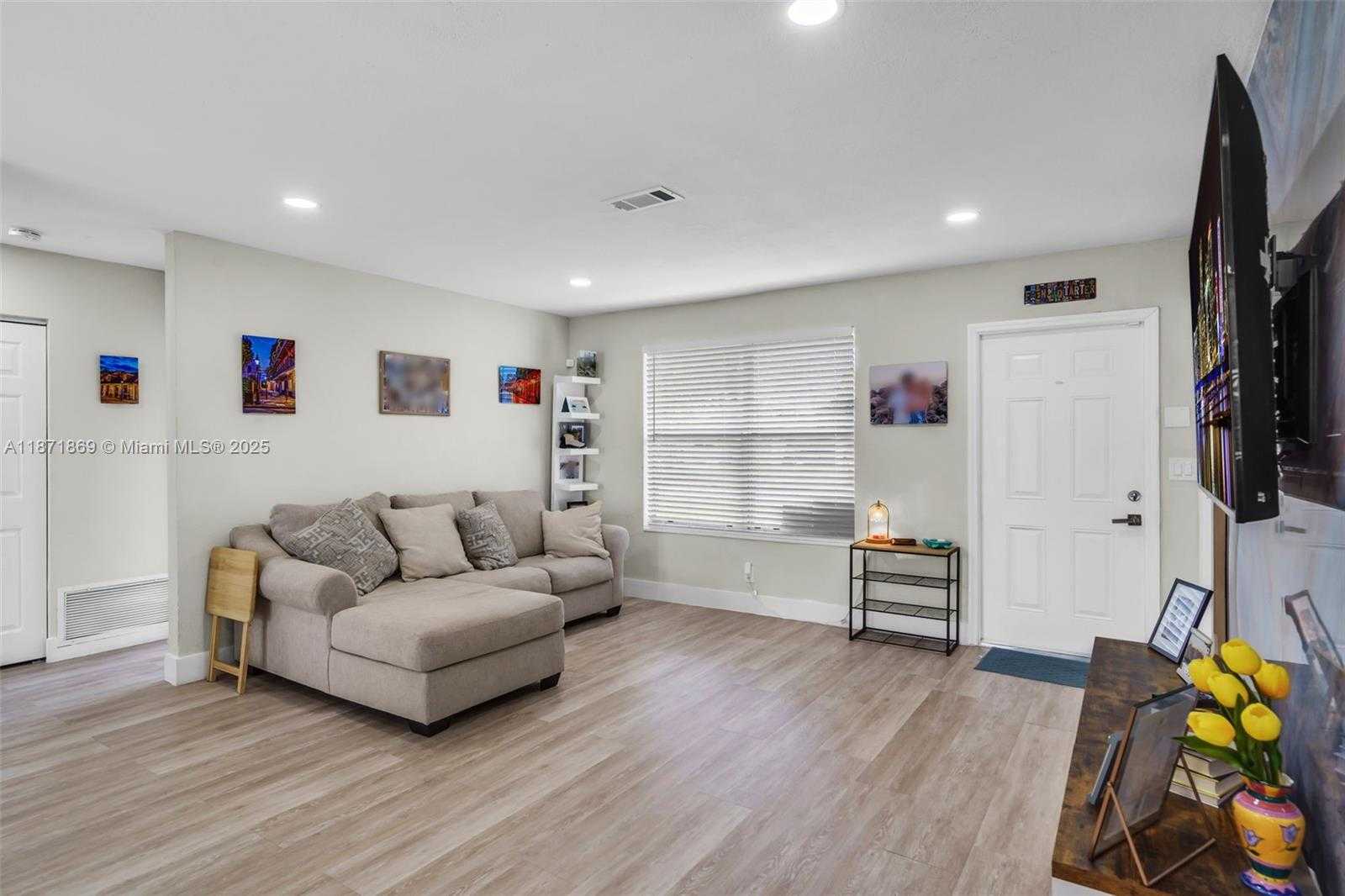 Small Image of 2751 SOUTH WEST 4TH ST, Fort Lauderdale Number 6