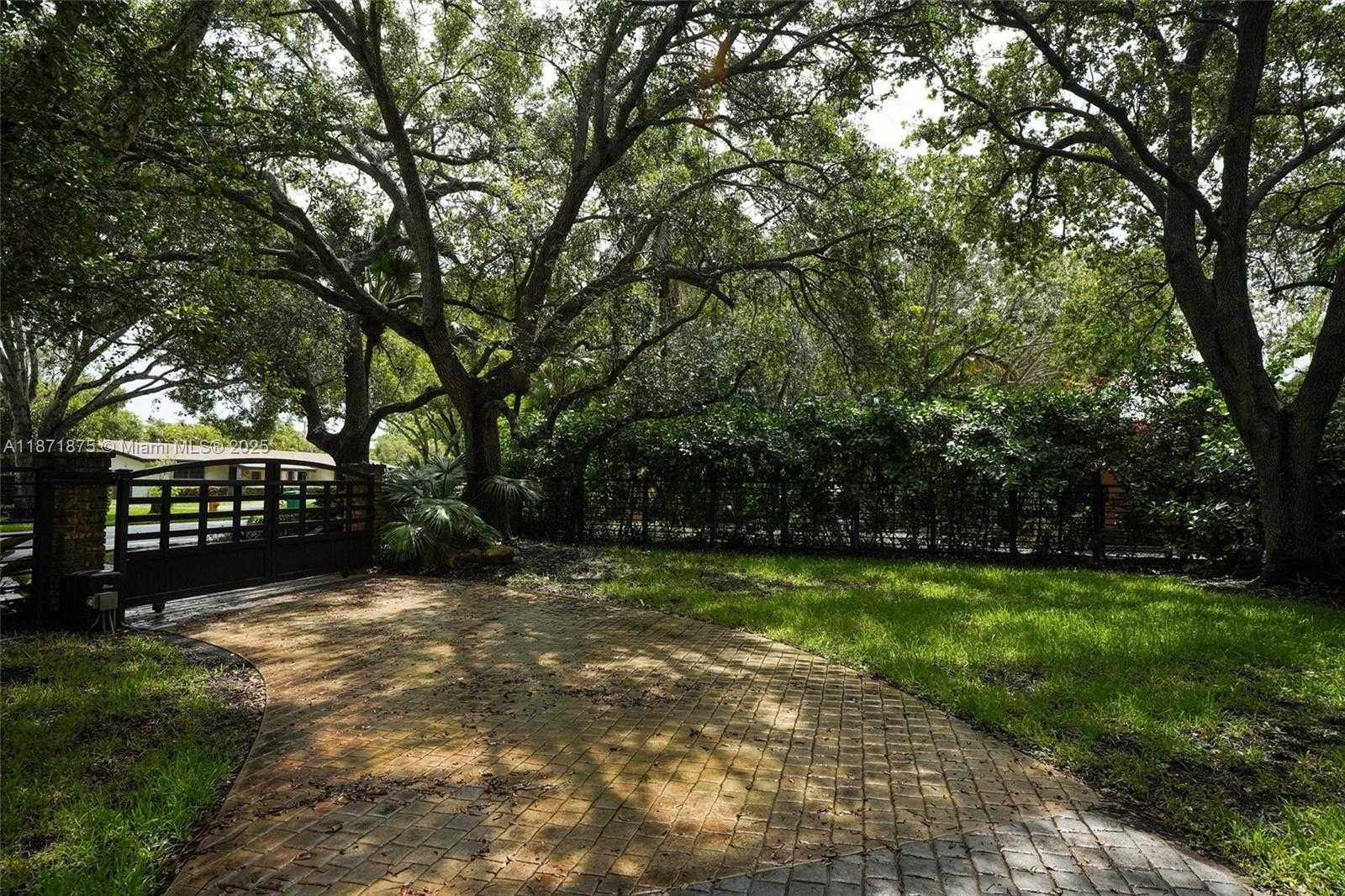 Small Image of 6230 SOUTH WEST 112TH ST, Pinecrest Number 14
