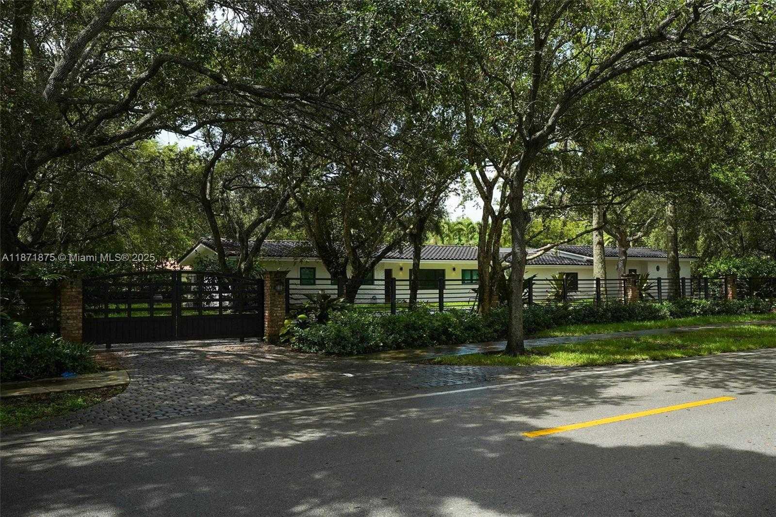 Small Image of 6230 SOUTH WEST 112TH ST, Pinecrest Number 7