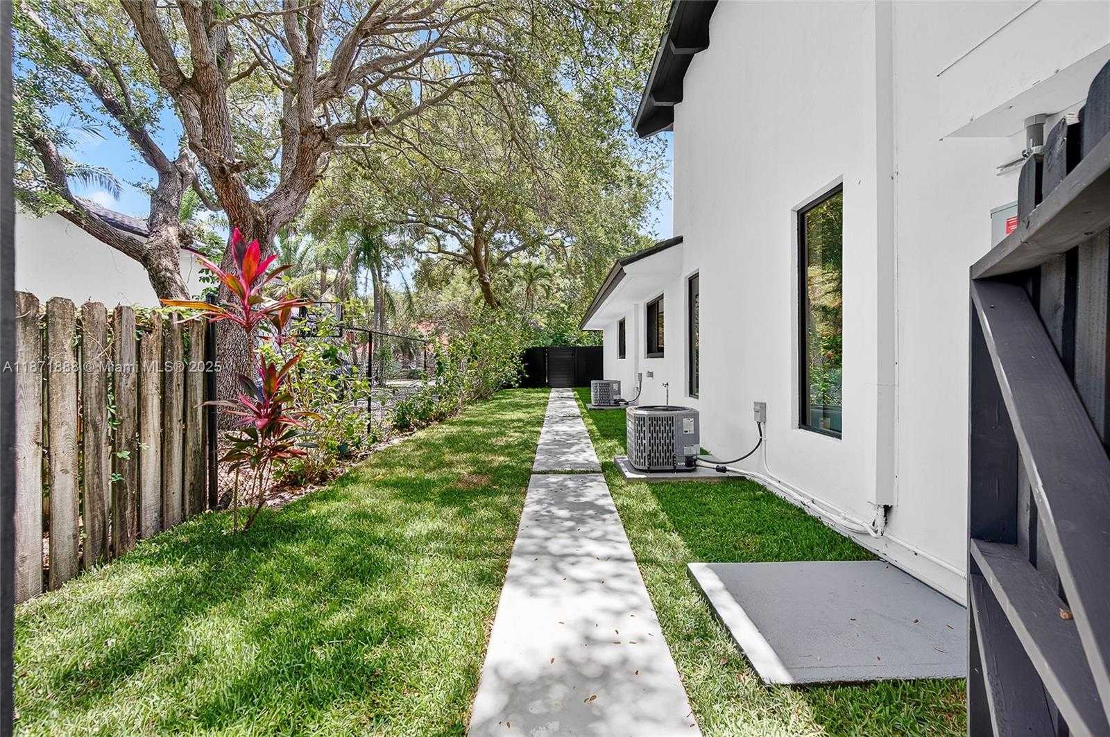 Small Image of 7865 SOUTH WEST 183RD TER, Palmetto Bay Number 47