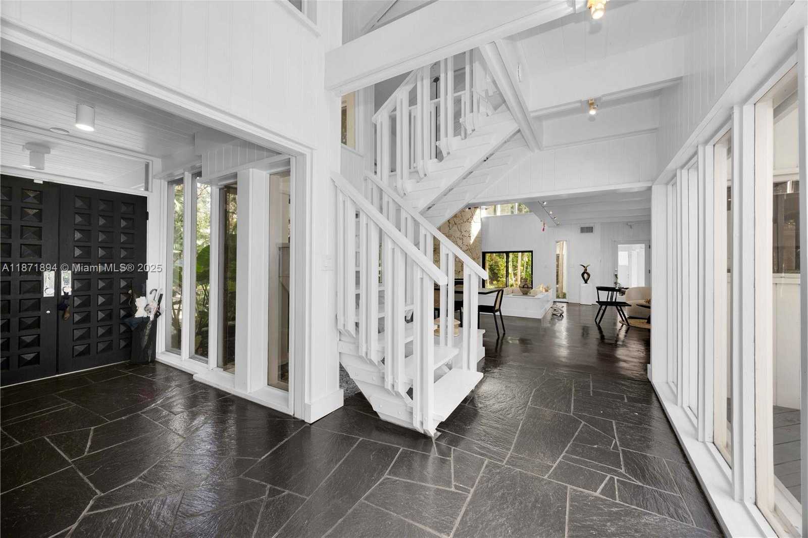 Small Image of 5600 OAKWOOD LN, Coral Gables Number 10