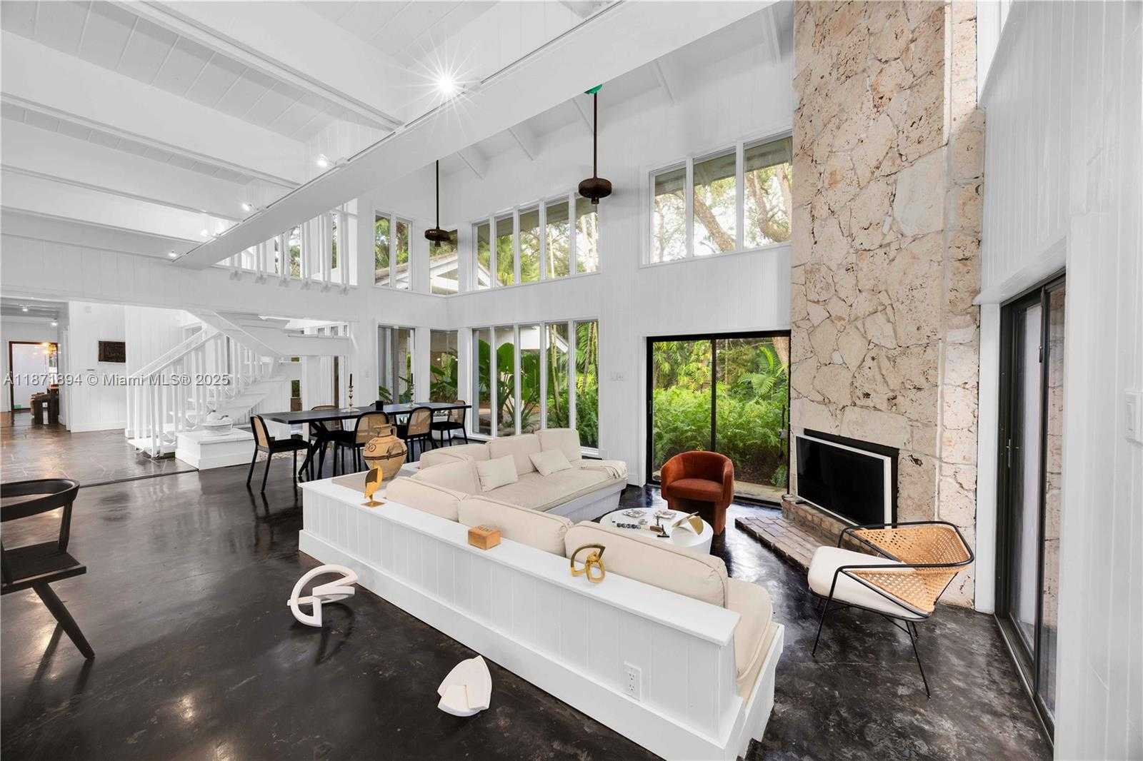 Small Image of 5600 OAKWOOD LN, Coral Gables Number 12