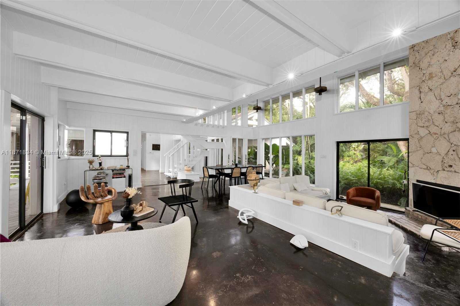 Small Image of 5600 OAKWOOD LN, Coral Gables Number 13