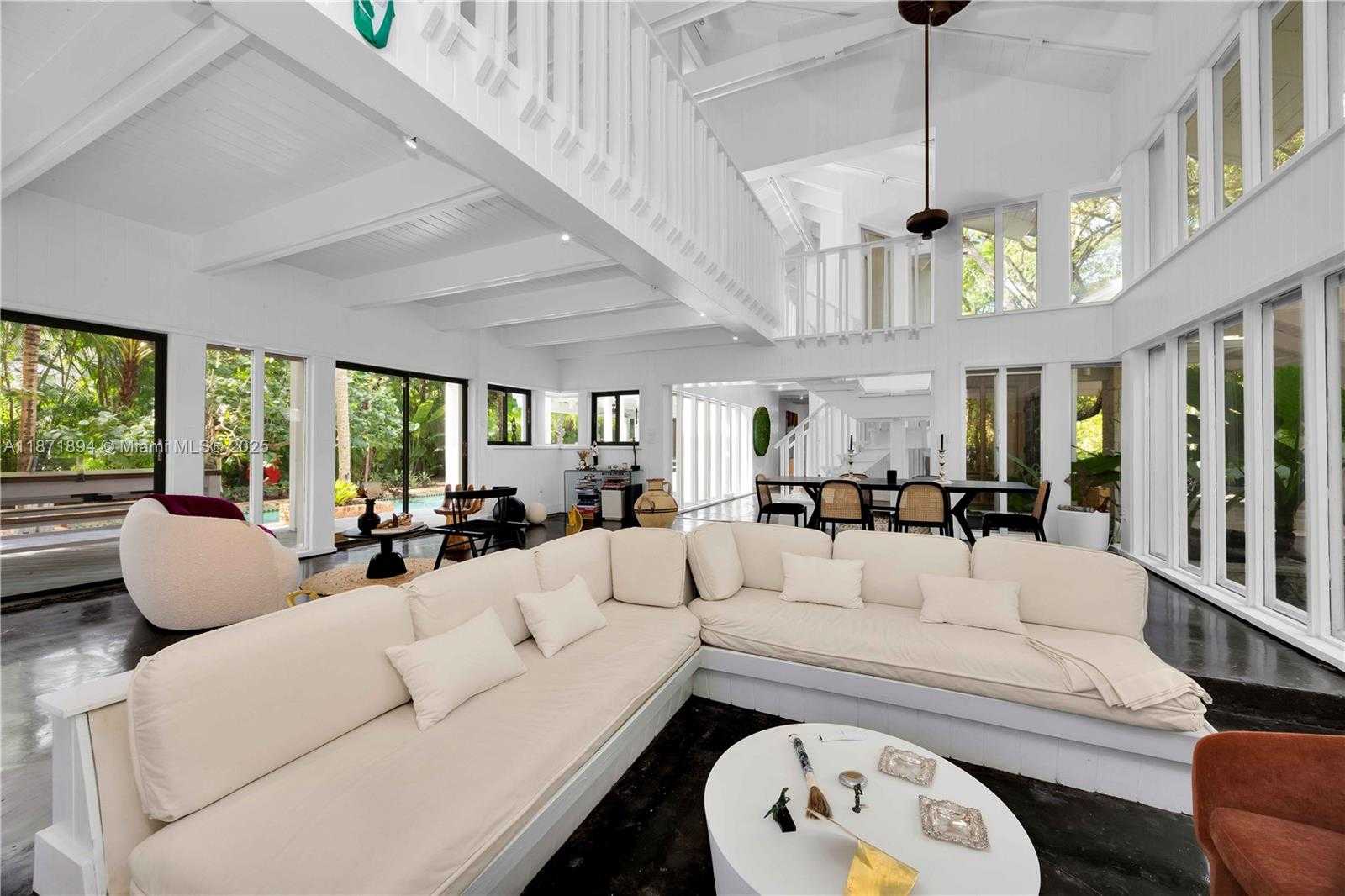 Small Image of 5600 OAKWOOD LN, Coral Gables Number 15
