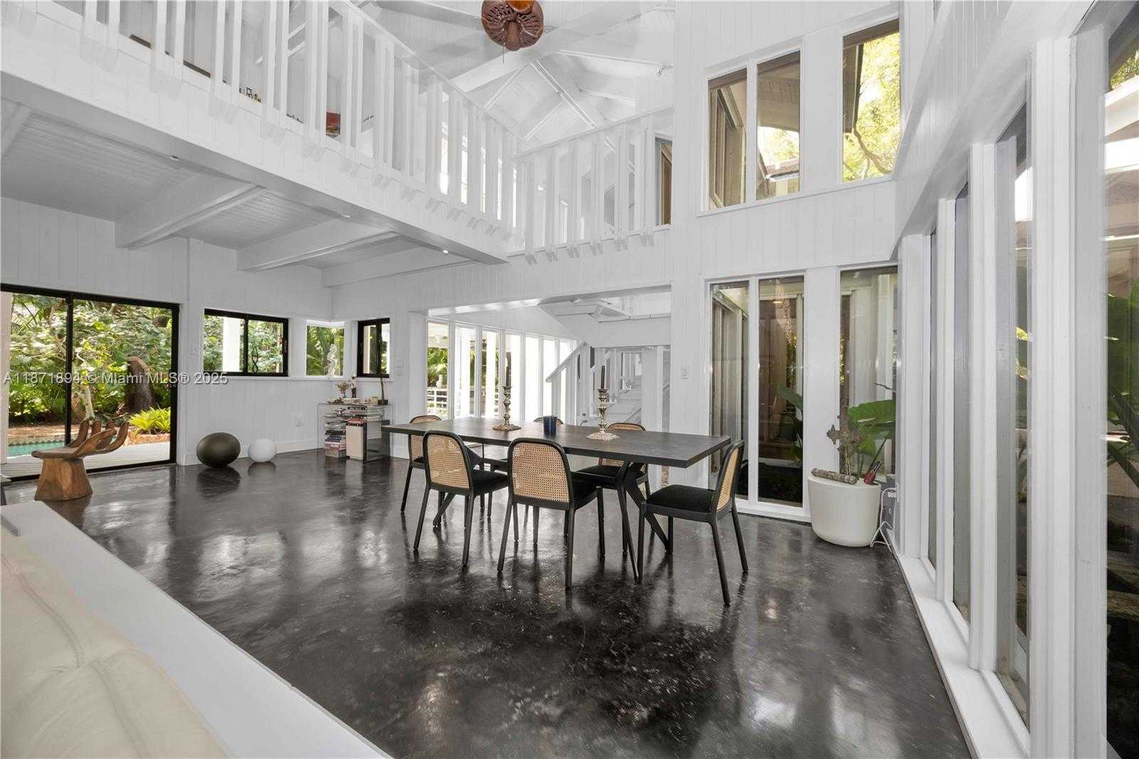 Small Image of 5600 OAKWOOD LN, Coral Gables Number 17
