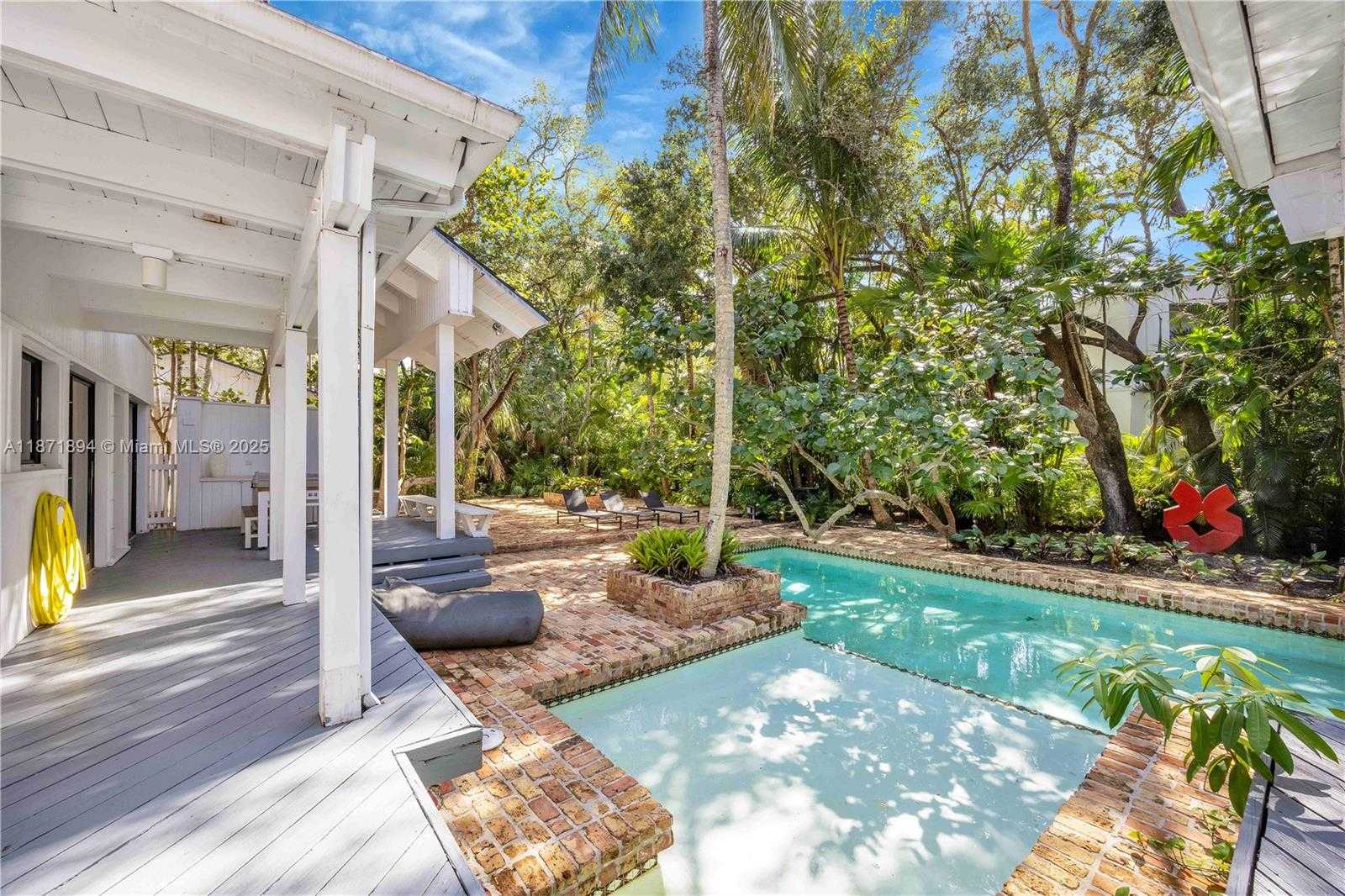 Small Image of 5600 OAKWOOD LN, Coral Gables Number 2