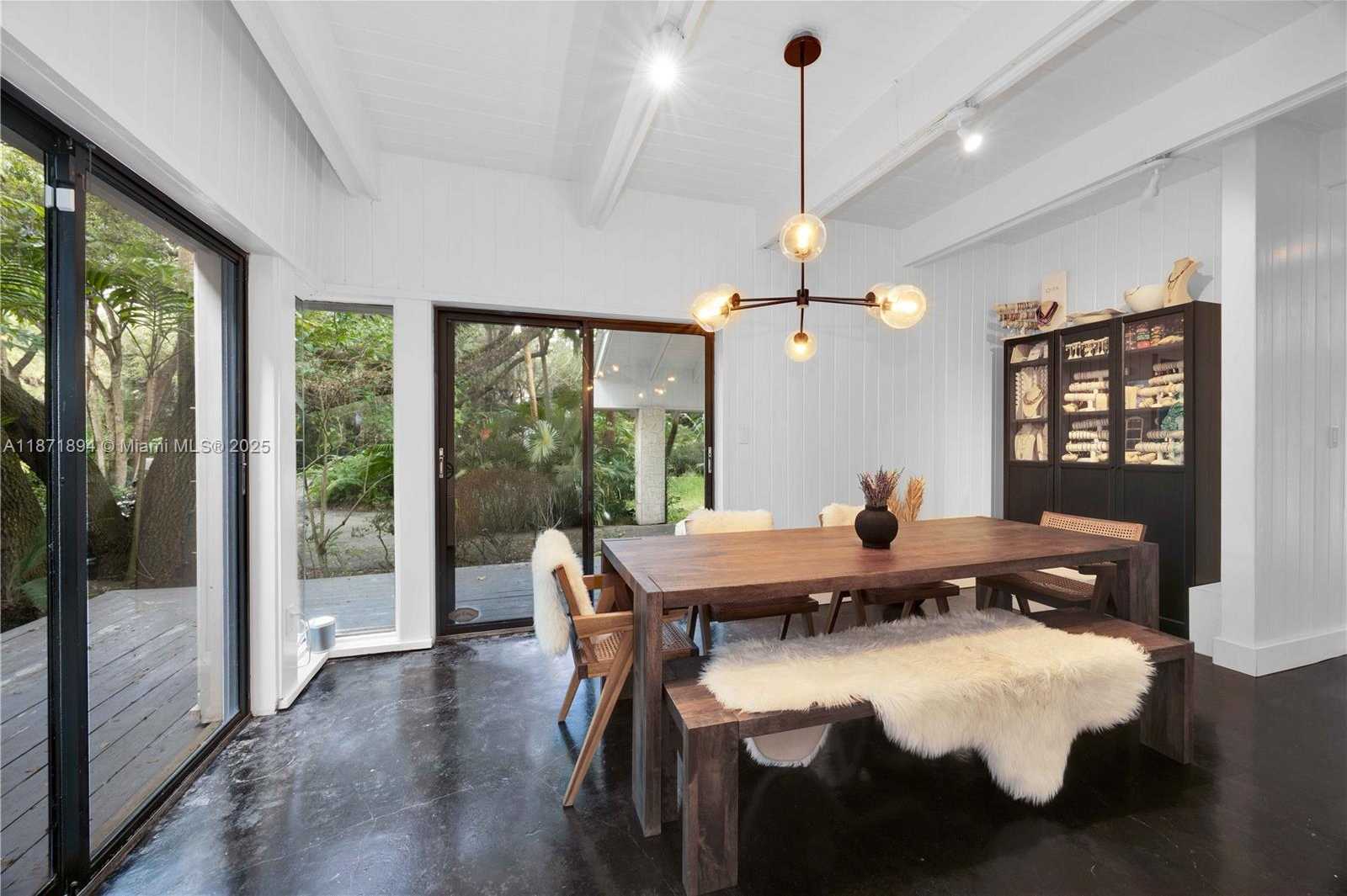 Small Image of 5600 OAKWOOD LN, Coral Gables Number 21