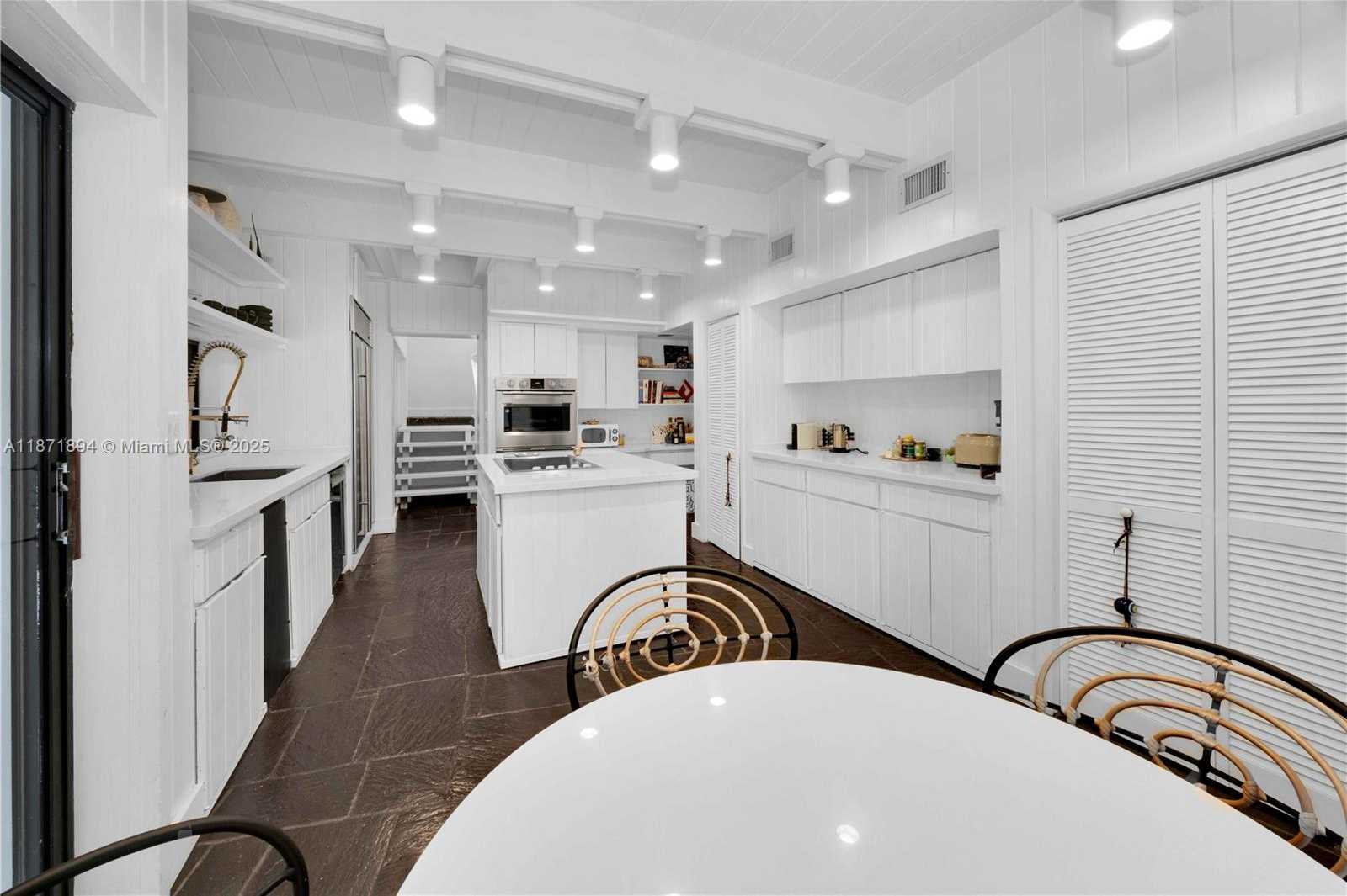 Small Image of 5600 OAKWOOD LN, Coral Gables Number 23