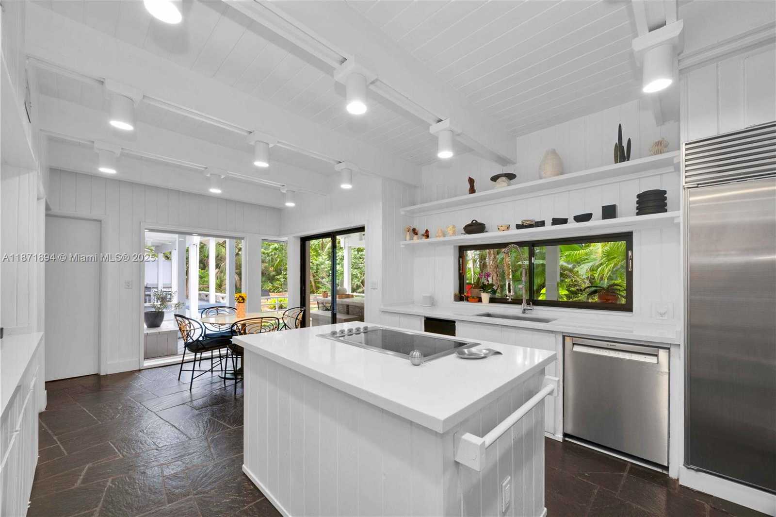 Small Image of 5600 OAKWOOD LN, Coral Gables Number 25