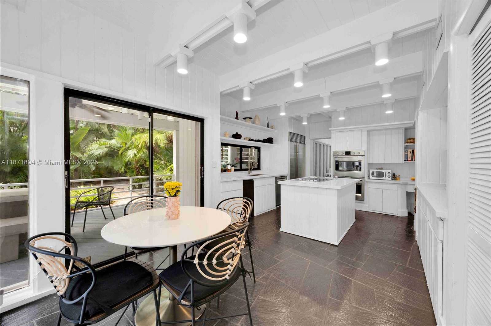 Small Image of 5600 OAKWOOD LN, Coral Gables Number 26