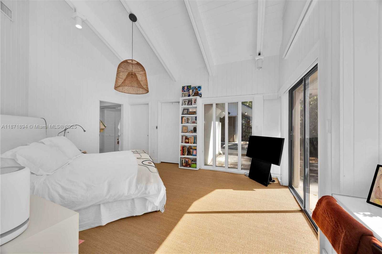 Small Image of 5600 OAKWOOD LN, Coral Gables Number 27