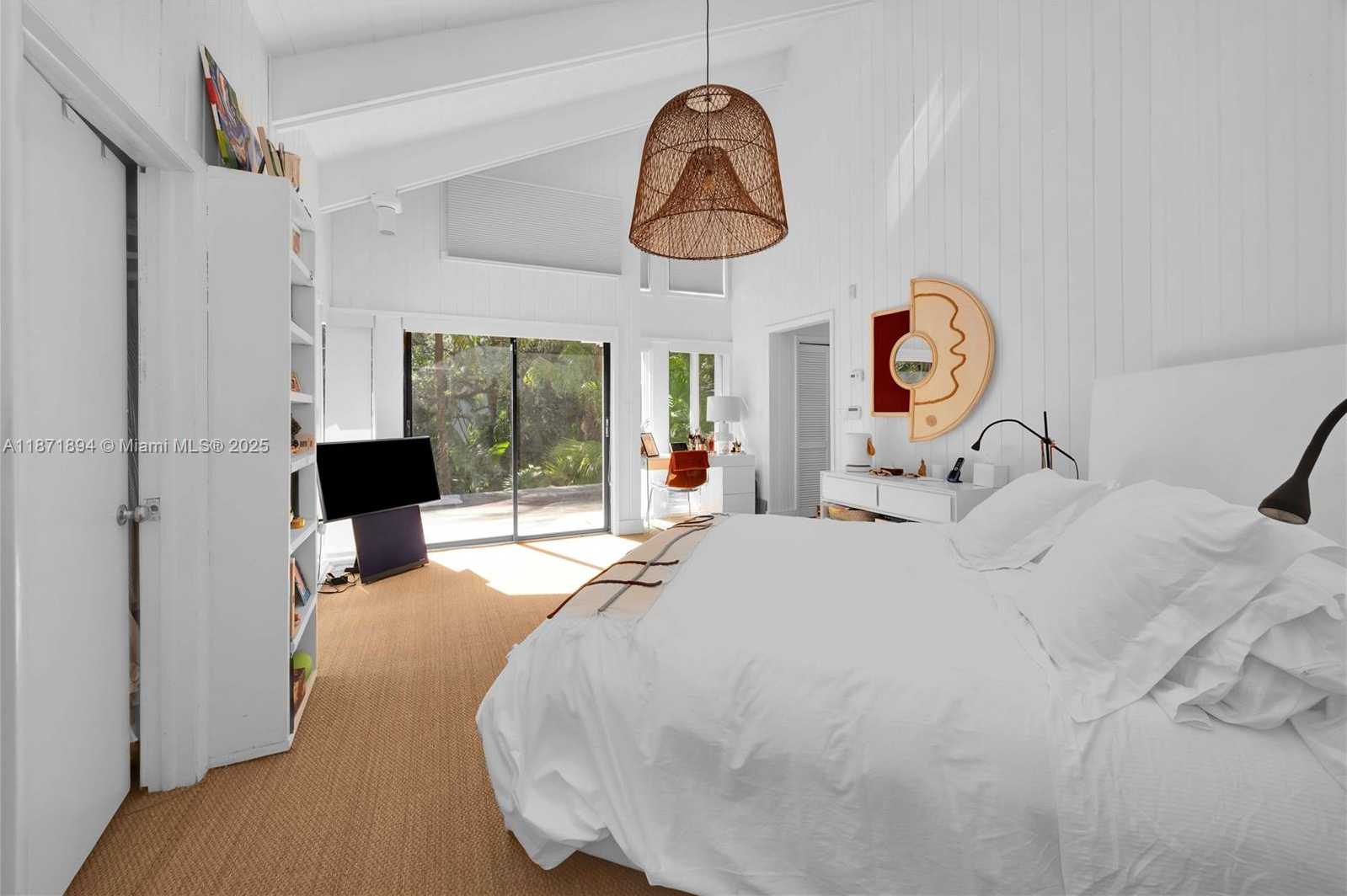 Small Image of 5600 OAKWOOD LN, Coral Gables Number 28