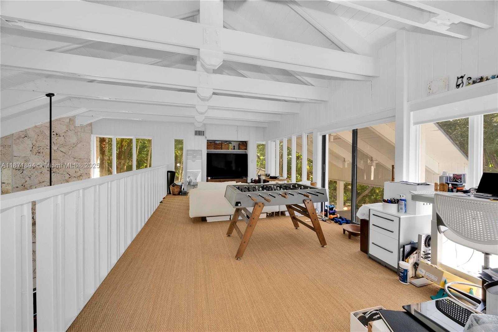 Small Image of 5600 OAKWOOD LN, Coral Gables Number 29