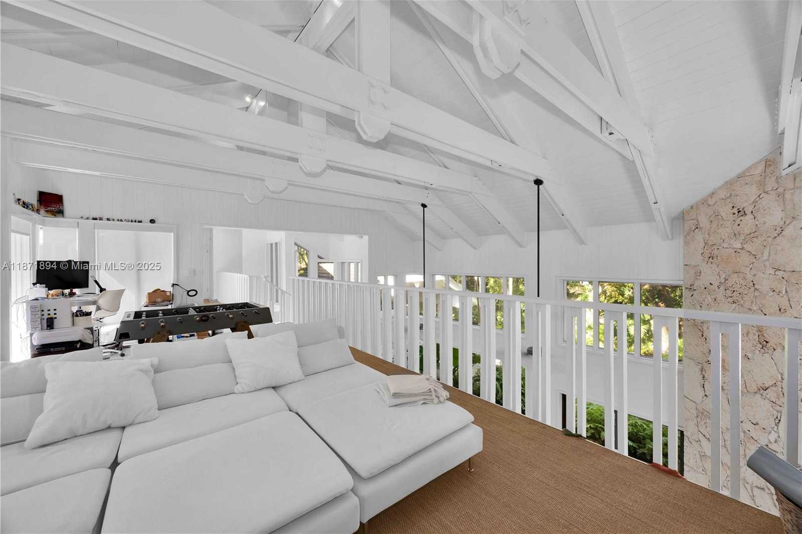 Small Image of 5600 OAKWOOD LN, Coral Gables Number 30