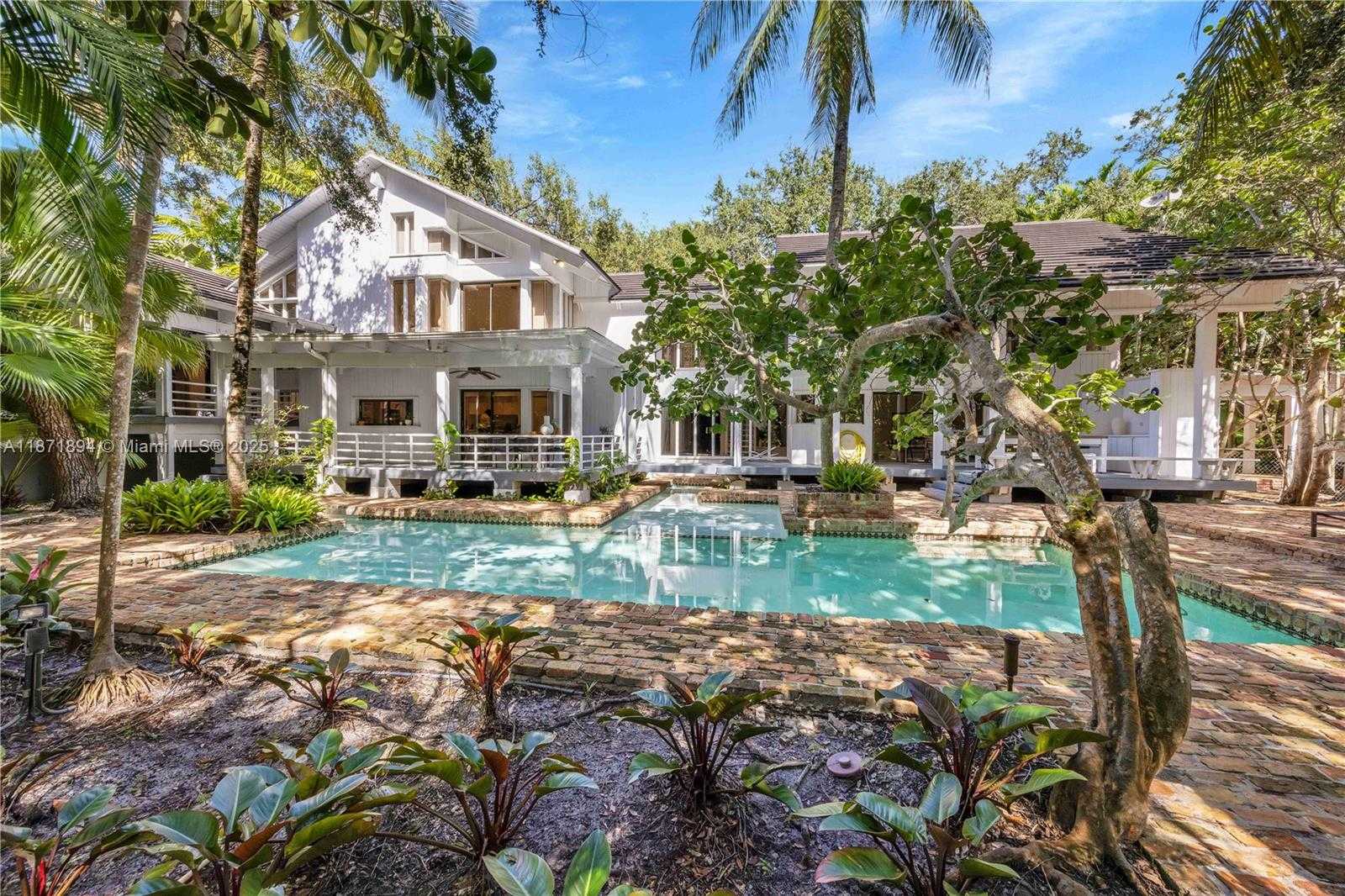 Small Image of 5600 OAKWOOD LN, Coral Gables Number 31