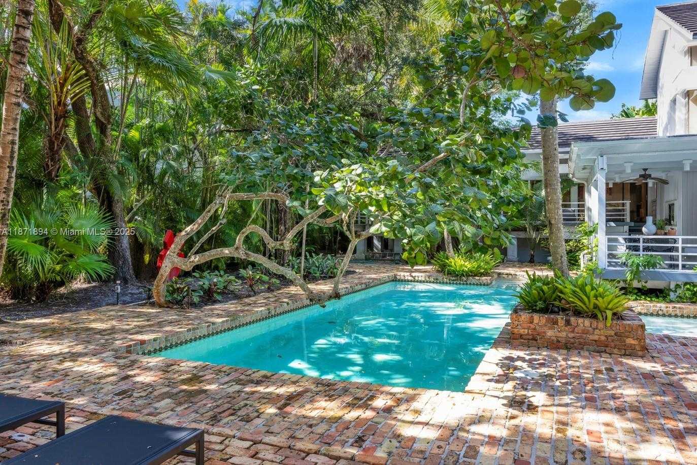 Small Image of 5600 OAKWOOD LN, Coral Gables Number 33