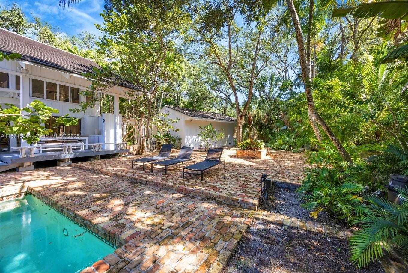 Small Image of 5600 OAKWOOD LN, Coral Gables Number 35