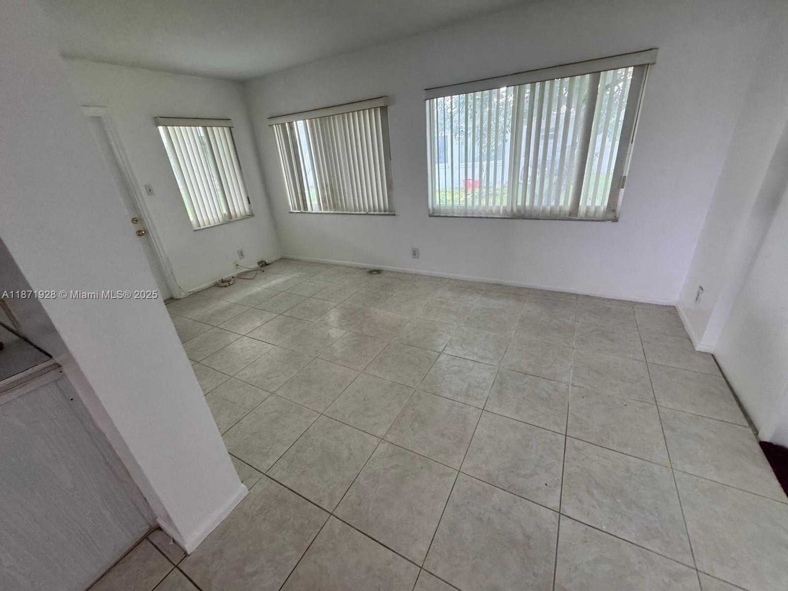 Small Image of 8403 NORTH WEST 59TH CT, Tamarac Number 4