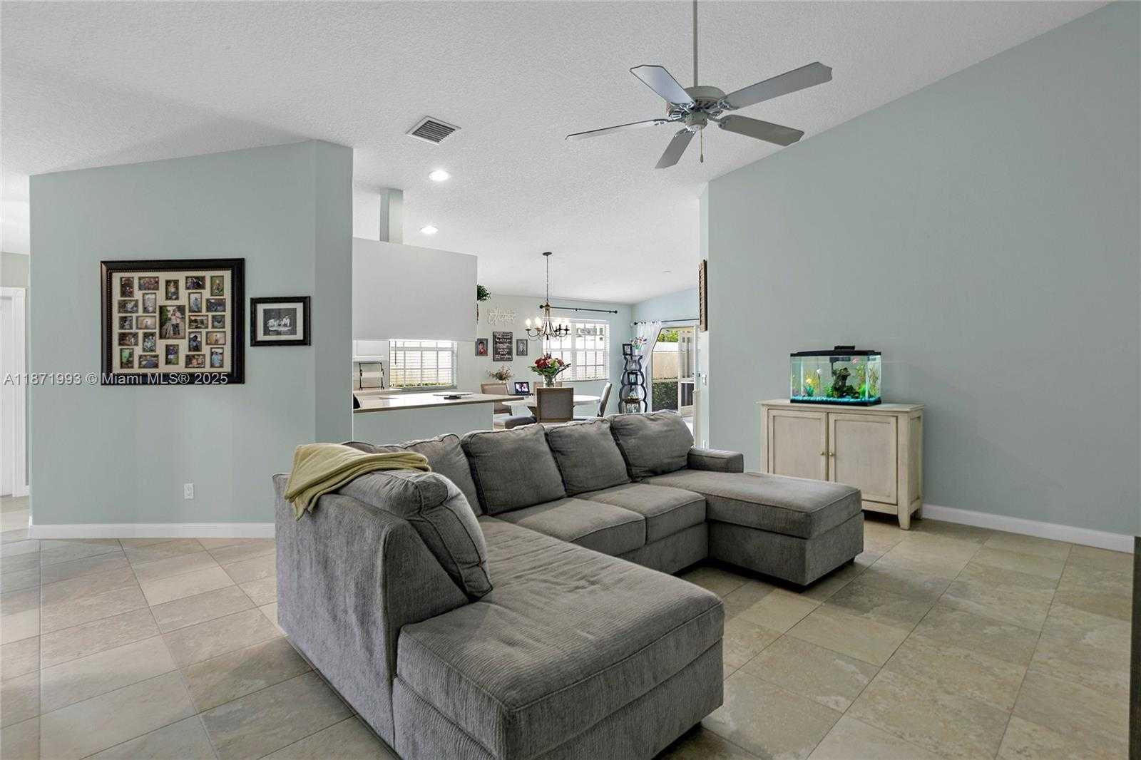 Small Image of 8199 SAINT JOHNS CT, Wellington Number 13