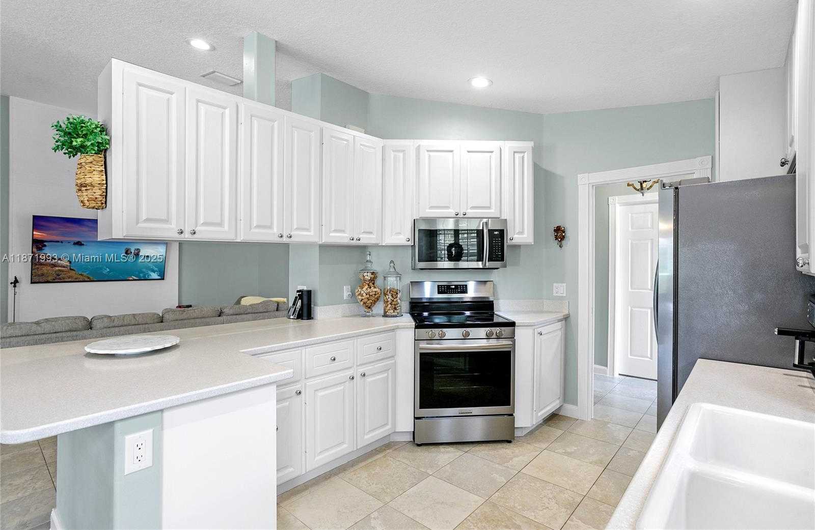Small Image of 8199 SAINT JOHNS CT, Wellington Number 4