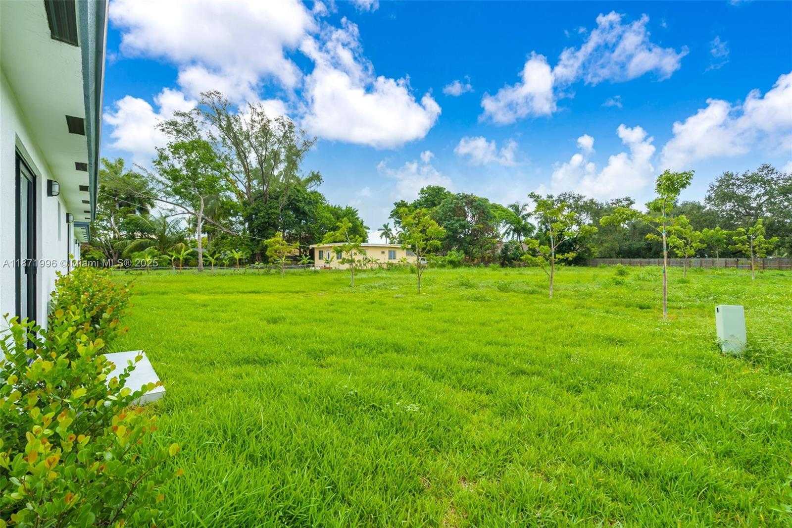 Small Image of 17351 NORTH WEST 22ND AVE, Miami Gardens Number 32