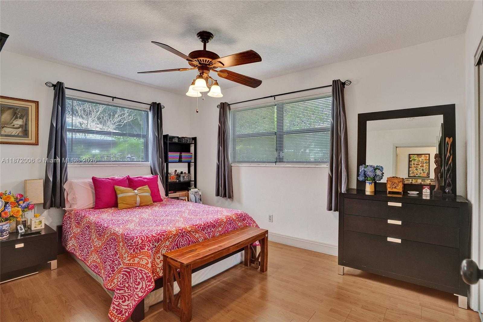 Small Image of 2021 NORTH 56TH WAY, Hollywood Number 23