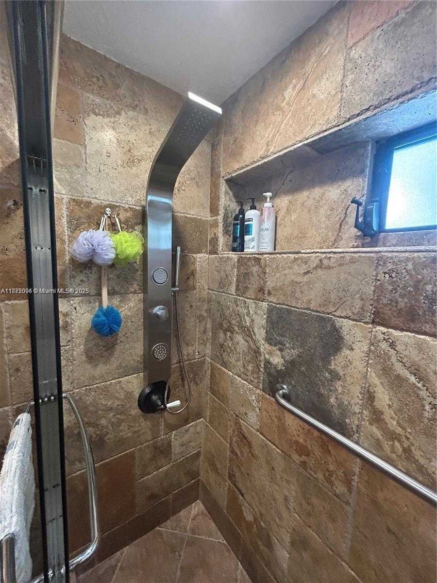 Small Image of 2021 NORTH 56TH WAY, Hollywood Number 28
