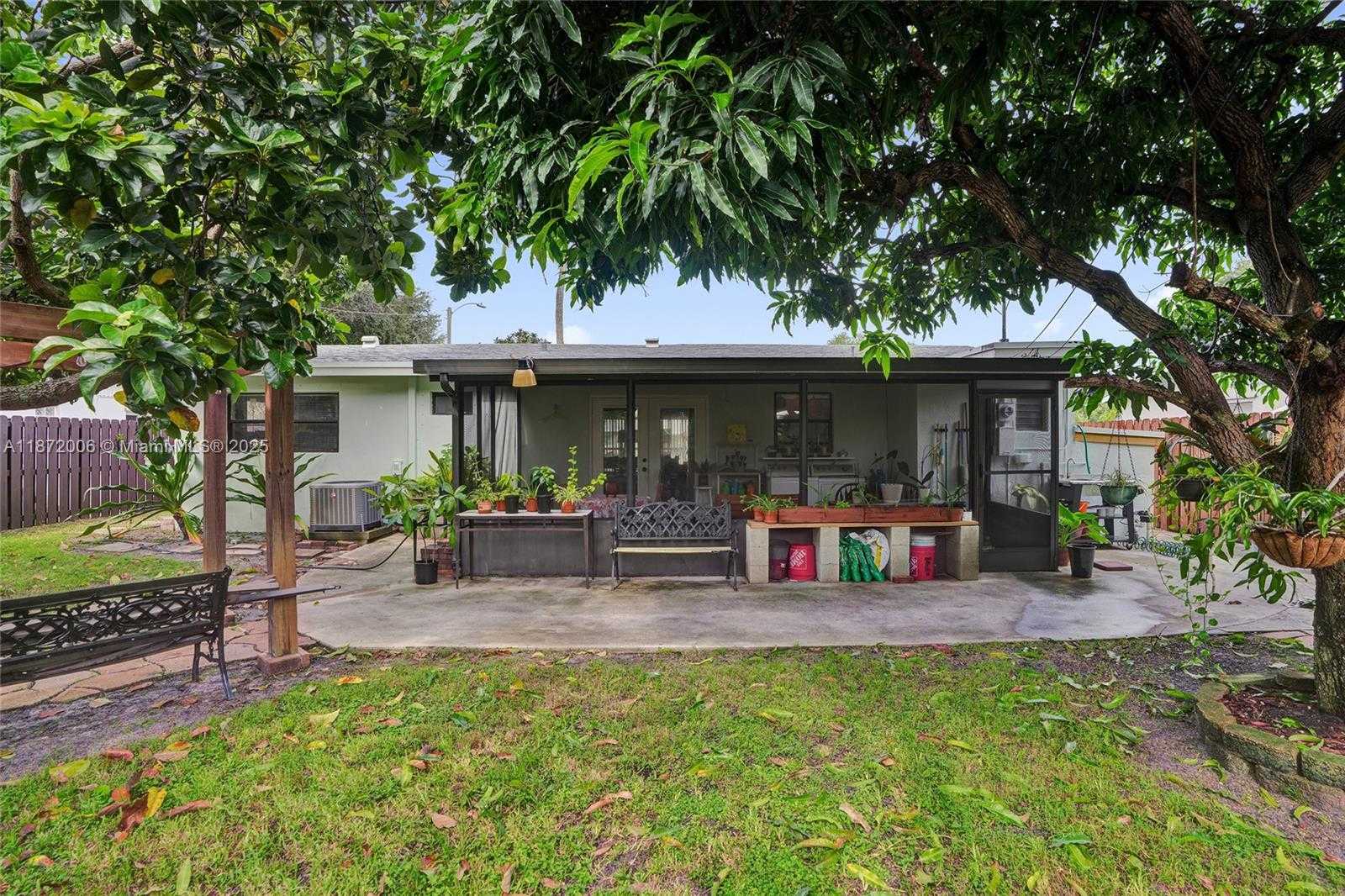 Small Image of 2021 NORTH 56TH WAY, Hollywood Number 35
